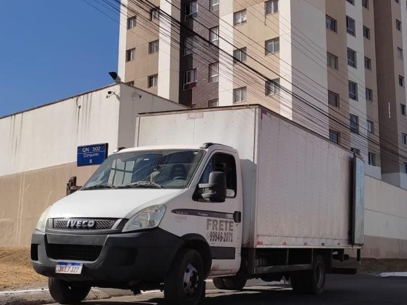 caminhao-frete-mudanca-bau-3 caminhao-frete-mudanca-bau-3